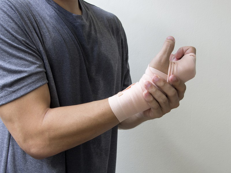 hand and wrist pain management and treatment at Centennial Orthopedics